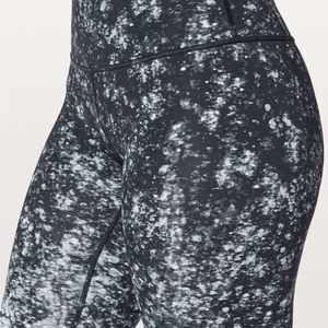 Lululemon Wunder Under HR Tight Nulux
Sz 6 Blk Wht